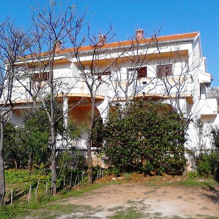 Apartments Kresimir Beauty With Shadow Trees And Parking Place Pag Town Buitenkant foto