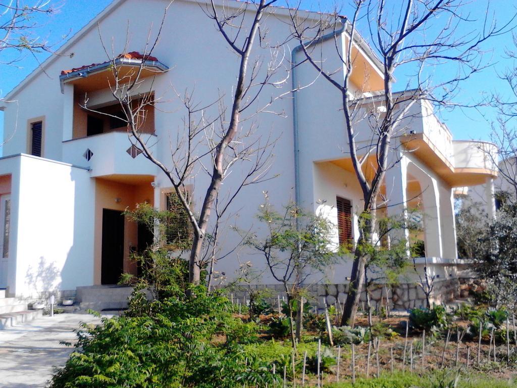 Apartments Kresimir Beauty With Shadow Trees And Parking Place Pag Town Kamer foto