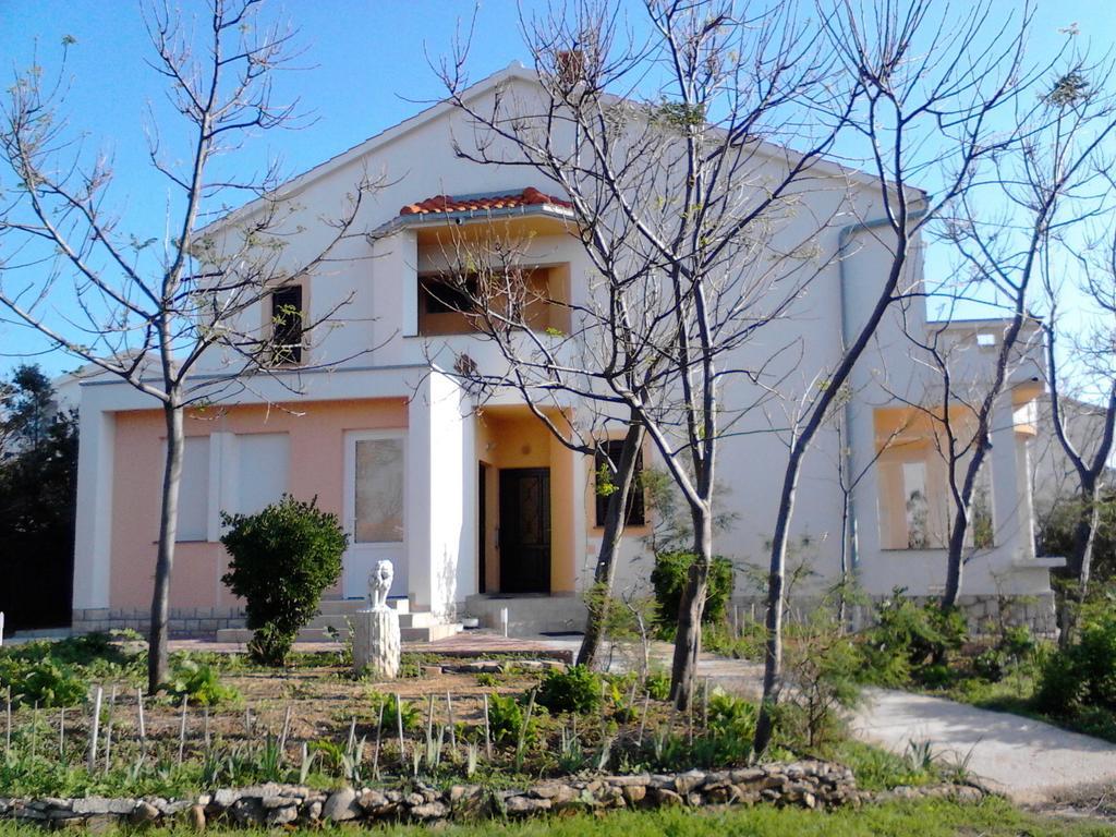 Apartments Kresimir Beauty With Shadow Trees And Parking Place Pag Town Buitenkant foto