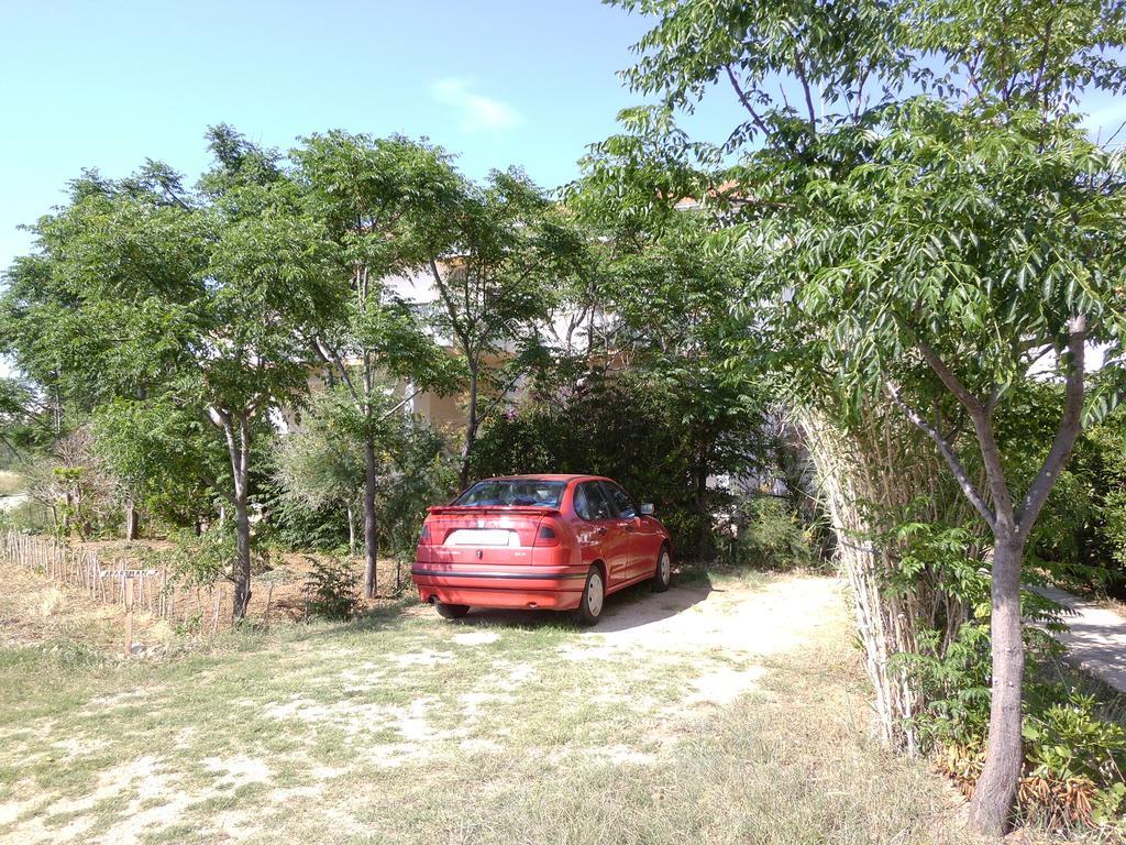 Apartments Kresimir Beauty With Shadow Trees And Parking Place Pag Town Kamer foto