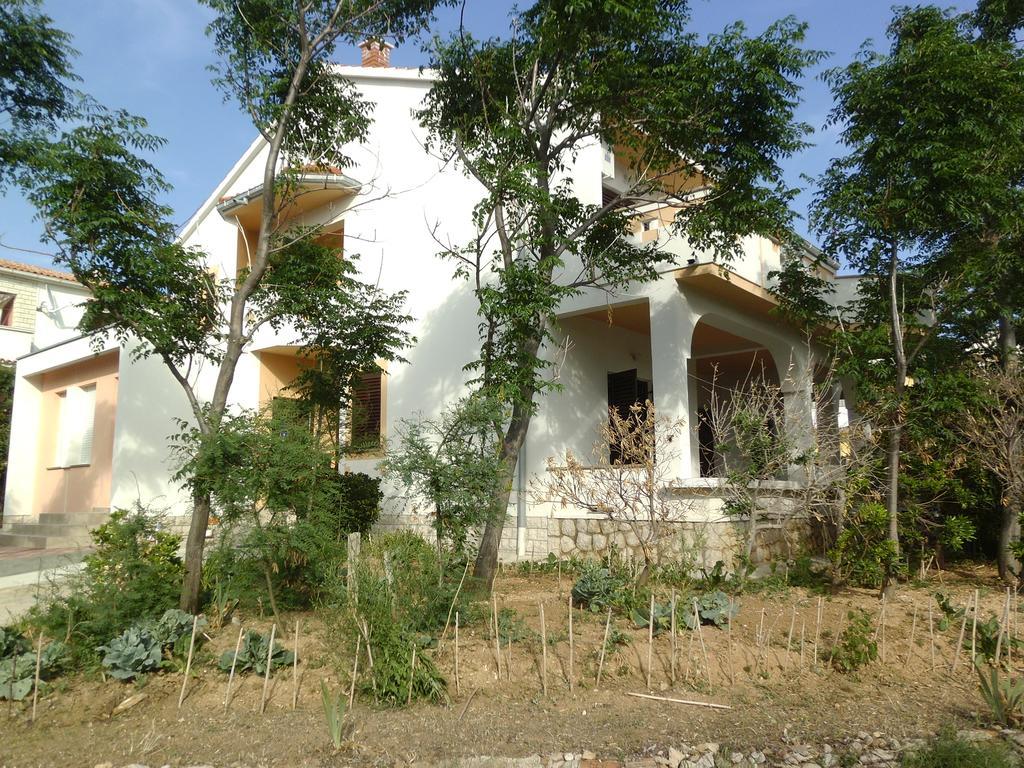 Apartments Kresimir Beauty With Shadow Trees And Parking Place Pag Town Buitenkant foto